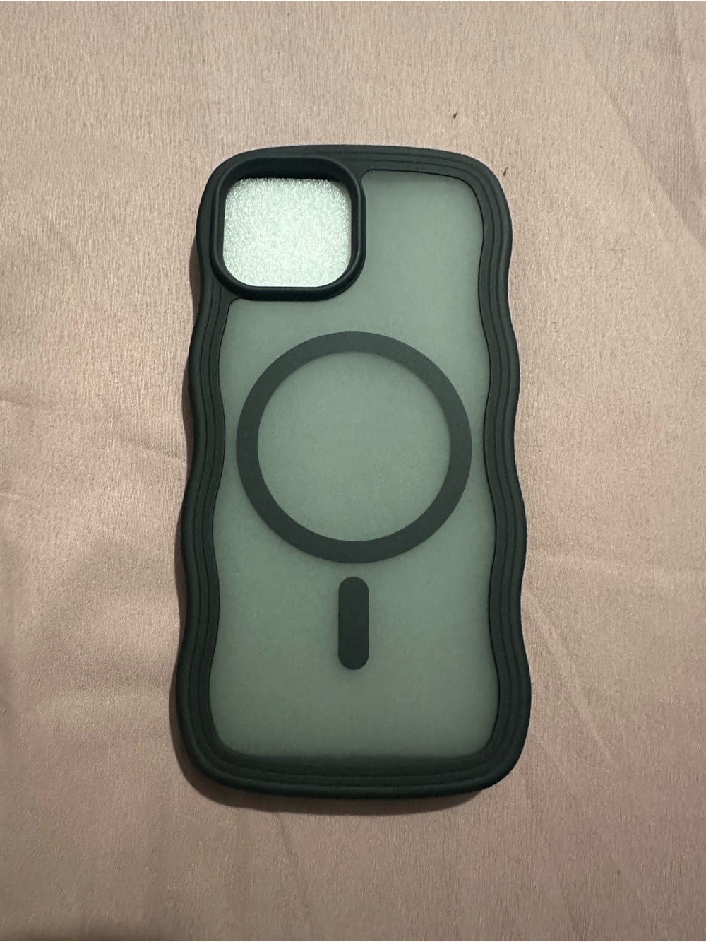 Wavy Black iPhone 15 Protective Case with MagSafe Ring